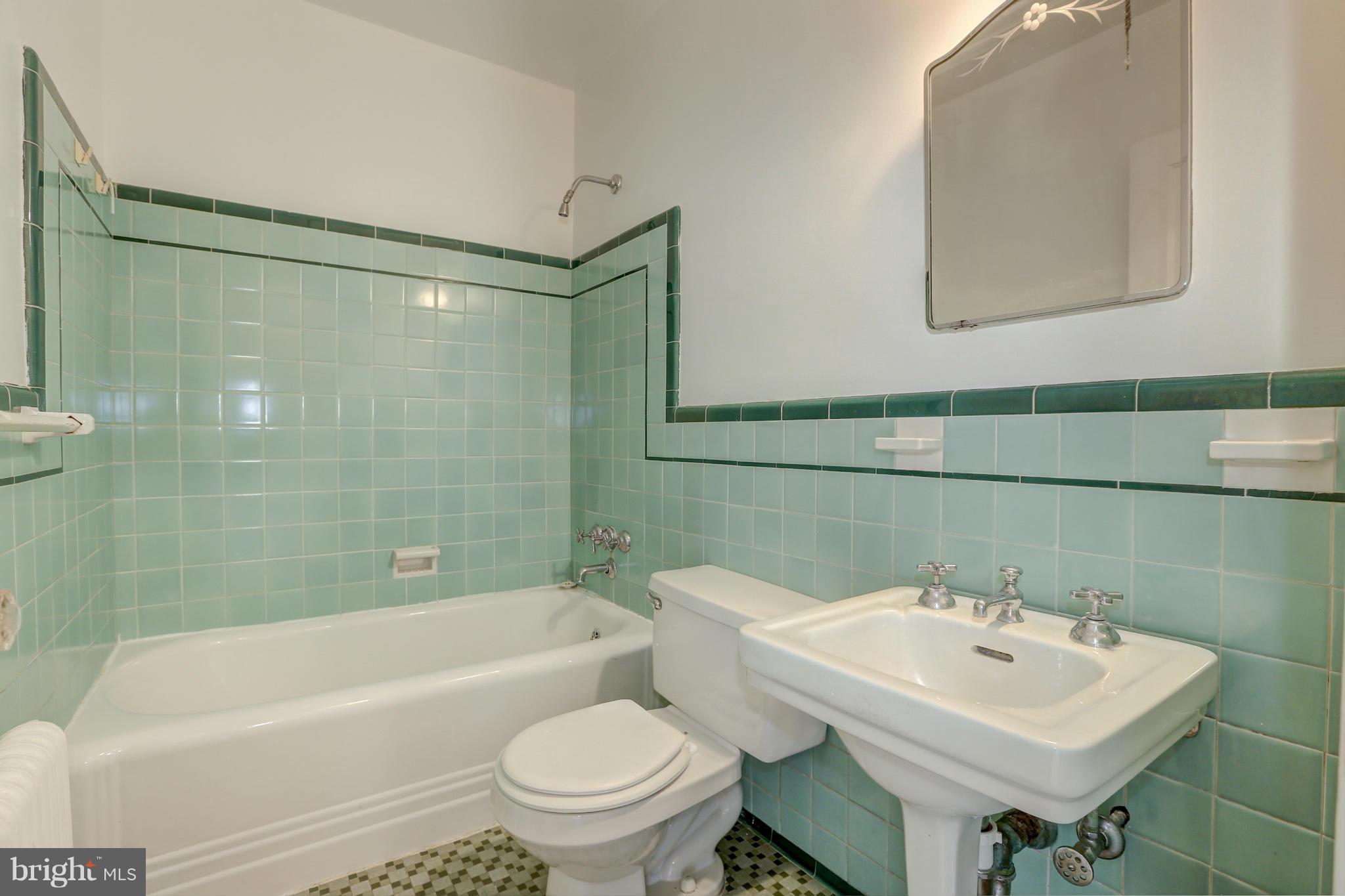 2131 Observatory Place Northwest Washington, DC 20007 - Photo 19 of 22 Bath