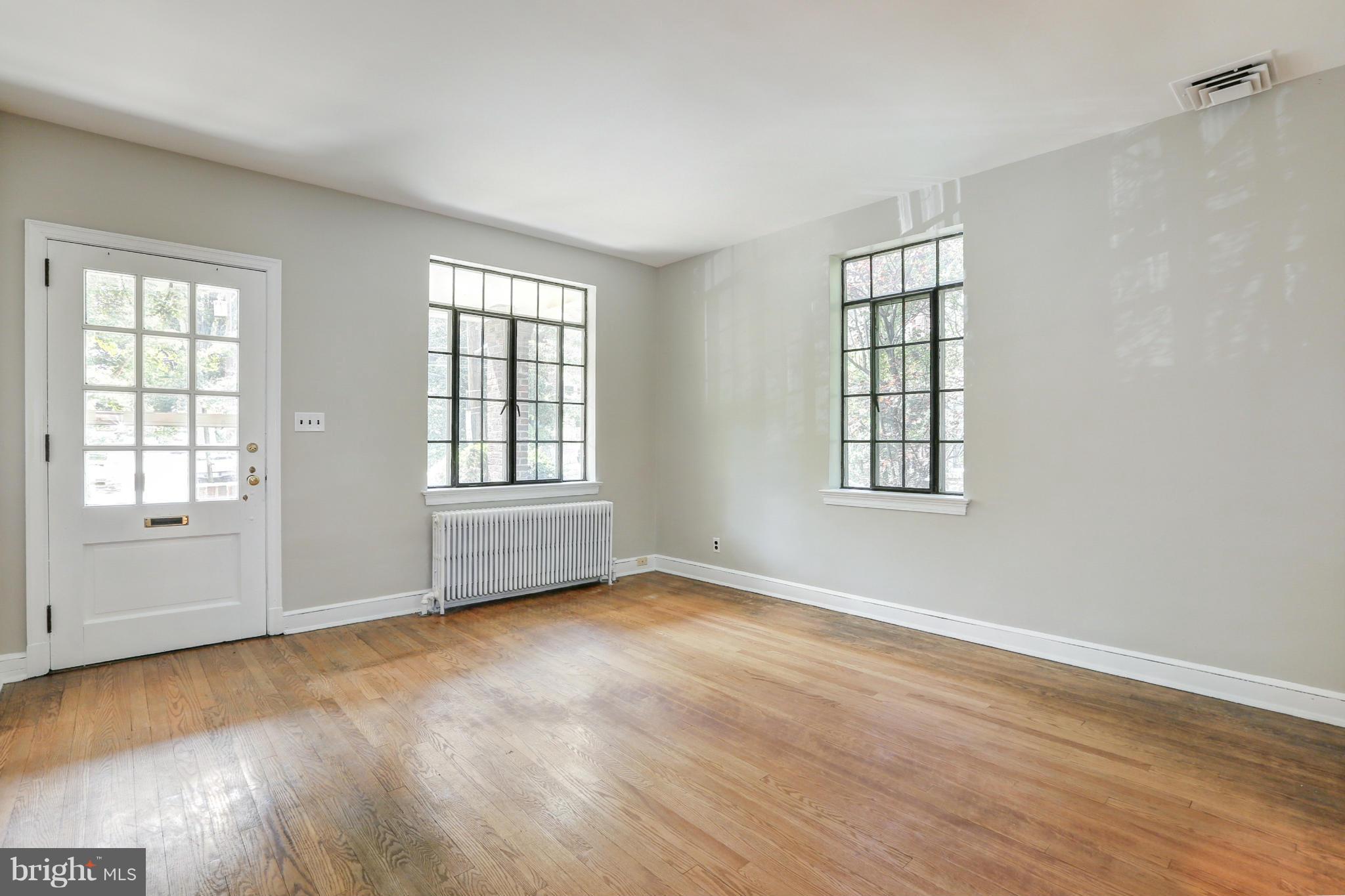 2131 Observatory Place Northwest Washington, DC 20007 - Photo 7 of 22 Living Room