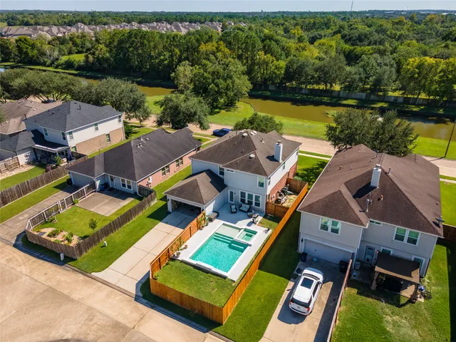 $489,900 | 686 Fountain View Lane, League City, TX 77573