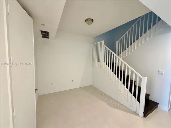 $6,550 | 1100 Biscayne Boulevard, Unit 4105, Miami, FL 33132