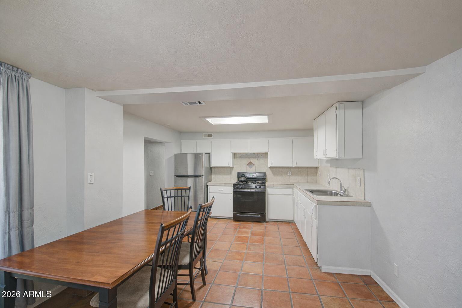 9635 North 14th Avenue Phoenix, AZ 85021 - Photo 10 of 25 5A17C1B9-F93F-476F-84DC-9C2B9A258FD4