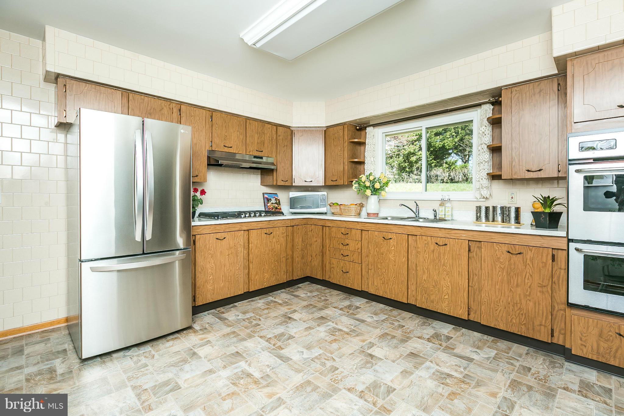 829 Hilltop Road Catonsville, MD 21228 - Photo 8 of 27 Updated Kitchen w/stainless appliances