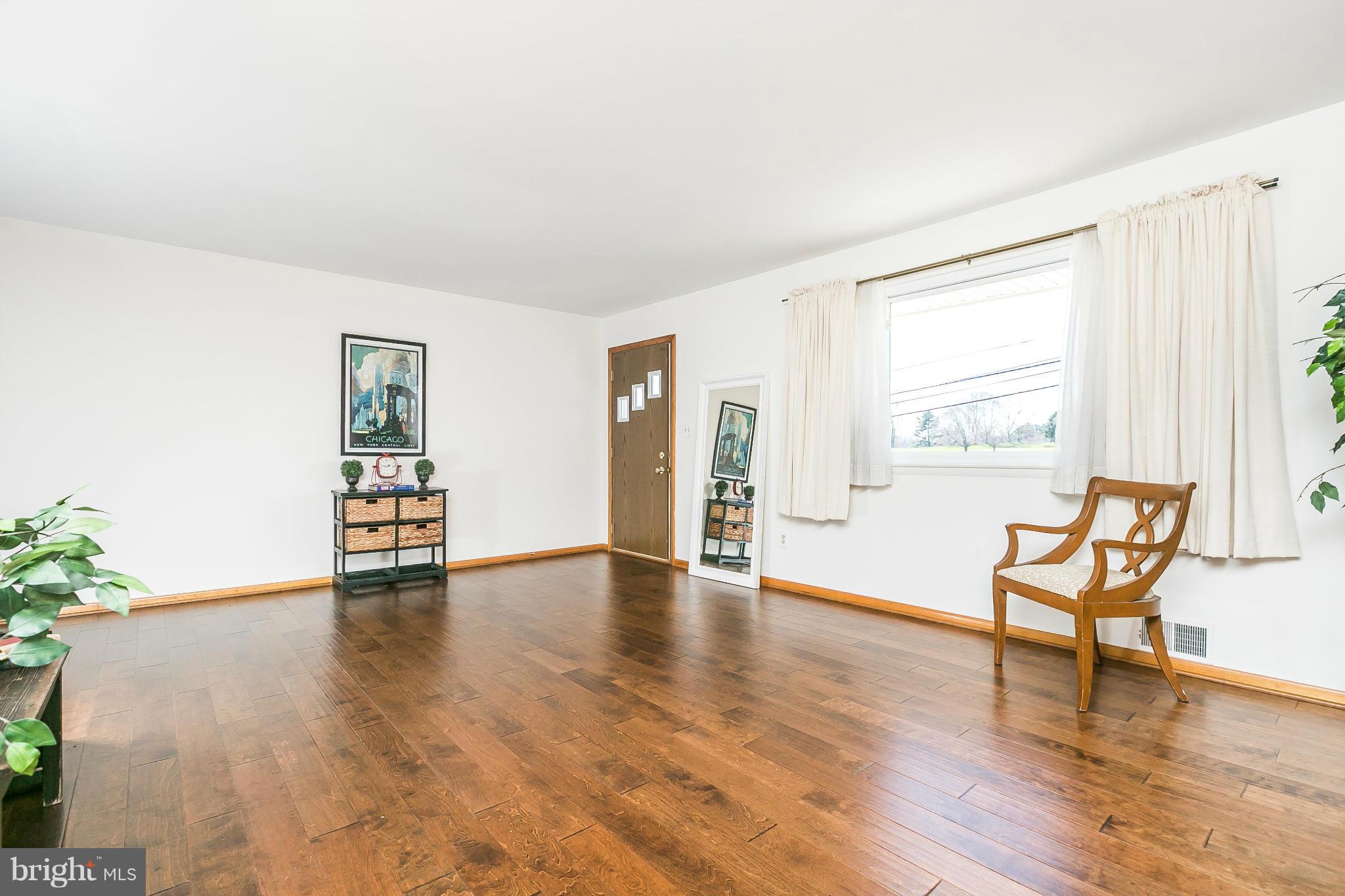Beautiful hardwood floors, installed 2016
