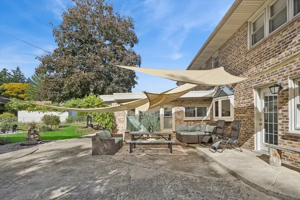 $499,000 | 214 North Elmhurst Road, Prospect Heights, IL 60070