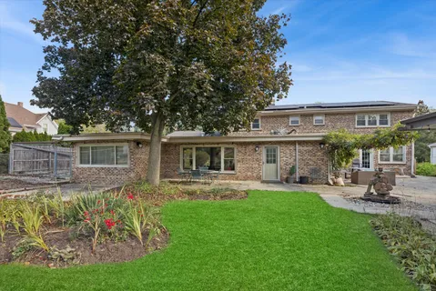 $559,000 | 214 North Elmhurst Road, Prospect Heights, IL 60070