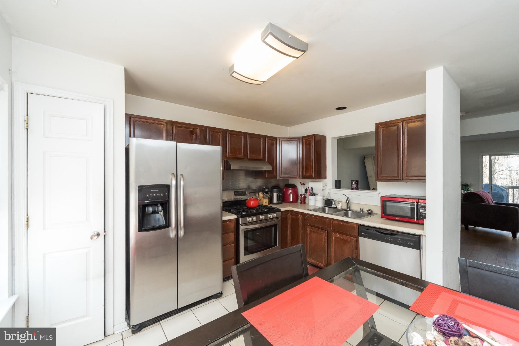 6606 Ridgeborne Drive Baltimore, MD 21237 - Photo 5 of 20 Gallery Image 5