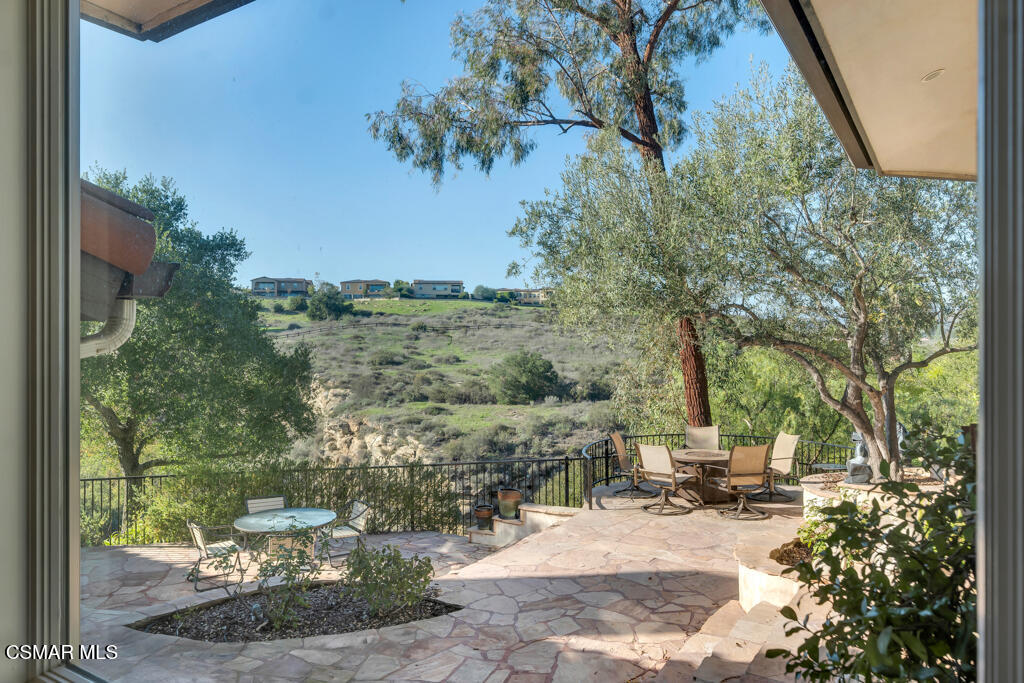 1153 Camino Dos Rios Thousand Oaks, CA 91360 - Photo 4 of 71 1153 Camino Dos Rios-HsHProd-55