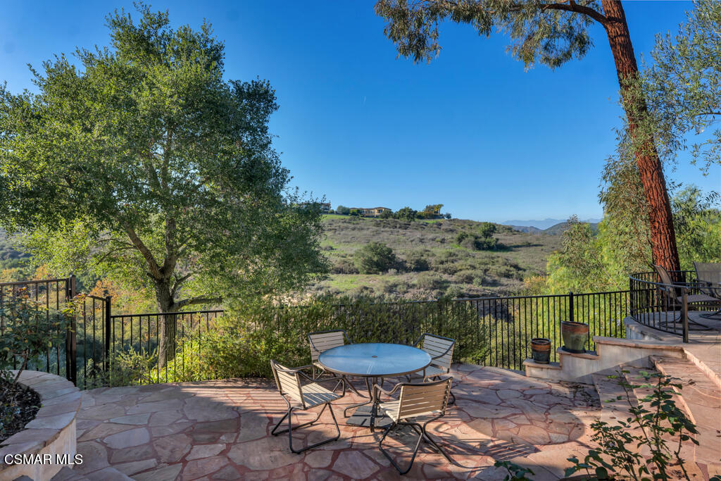 1153 Camino Dos Rios Thousand Oaks, CA 91360 - Photo 5 of 71 1153 Camino Dos Rios-HsHProd-76