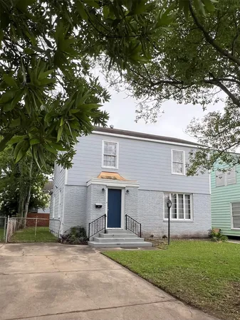 $2,100 | 4711 Avenue R 1/2, Galveston, TX 77551