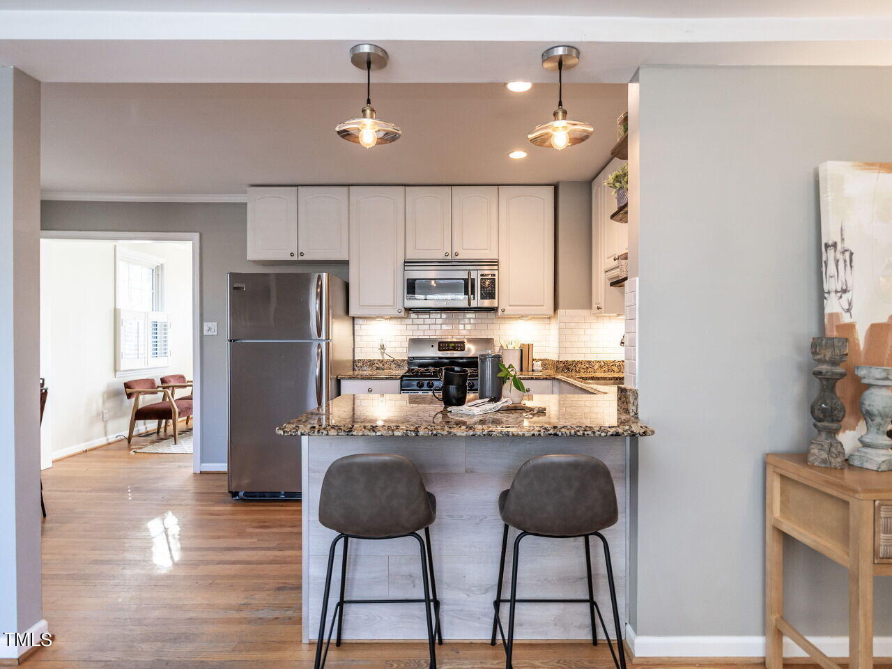805 Young Street Raleigh, NC 27608 - Photo 18 of 35 018-1280x960-breakfast-bar