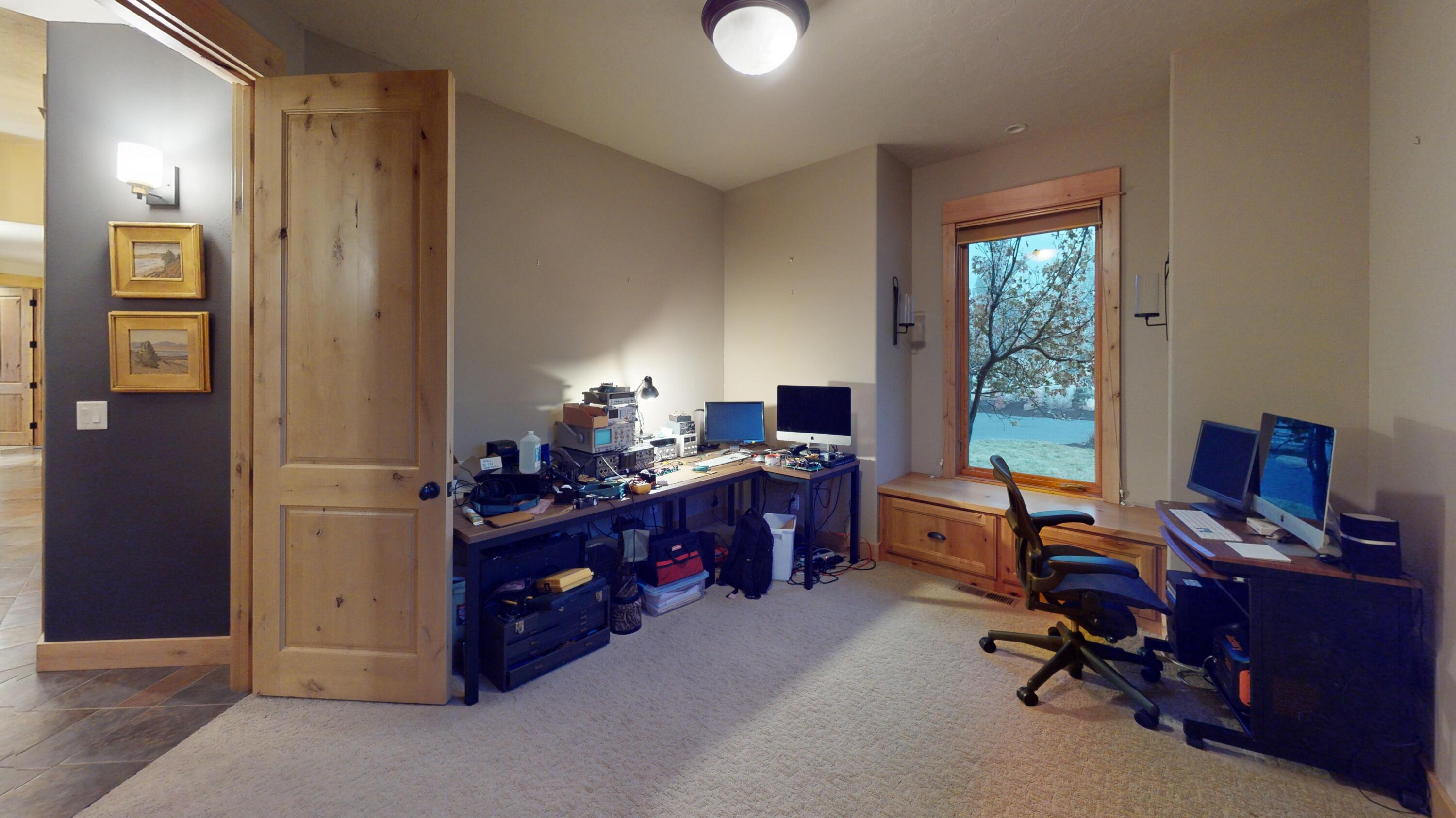 17686 Mountain View Road Sisters, OR 97759 - Photo 29 of 37 Ensuite Bedroom 1