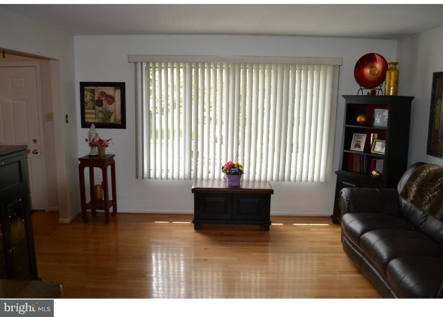 413 Chestnut Street Ridley Park, PA 19078 - Photo 2 of 25 Living Room