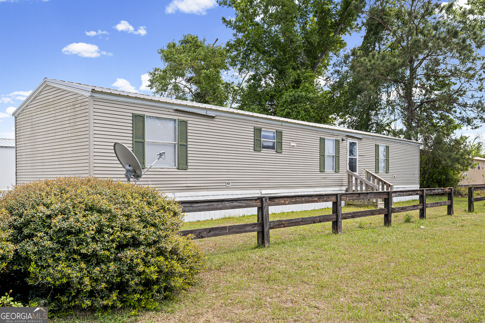 227 Bell Telephone Road Hazlehurst, GA 31539 - Photo 11 of 20 a view of a back yard of the house with a bench