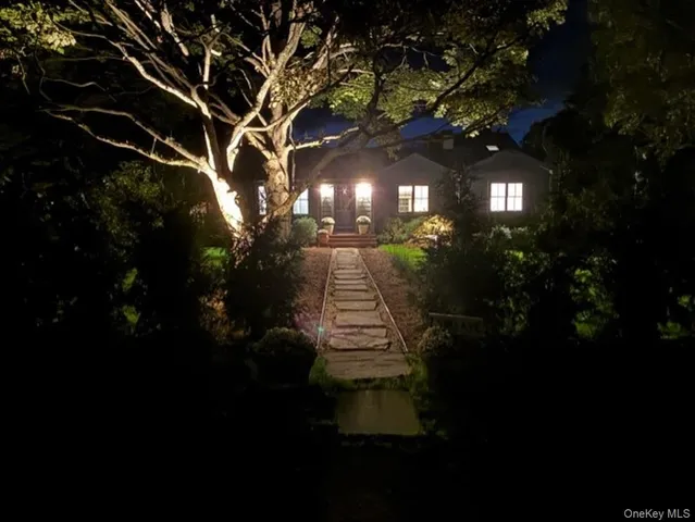 a view of a yard in front of the house