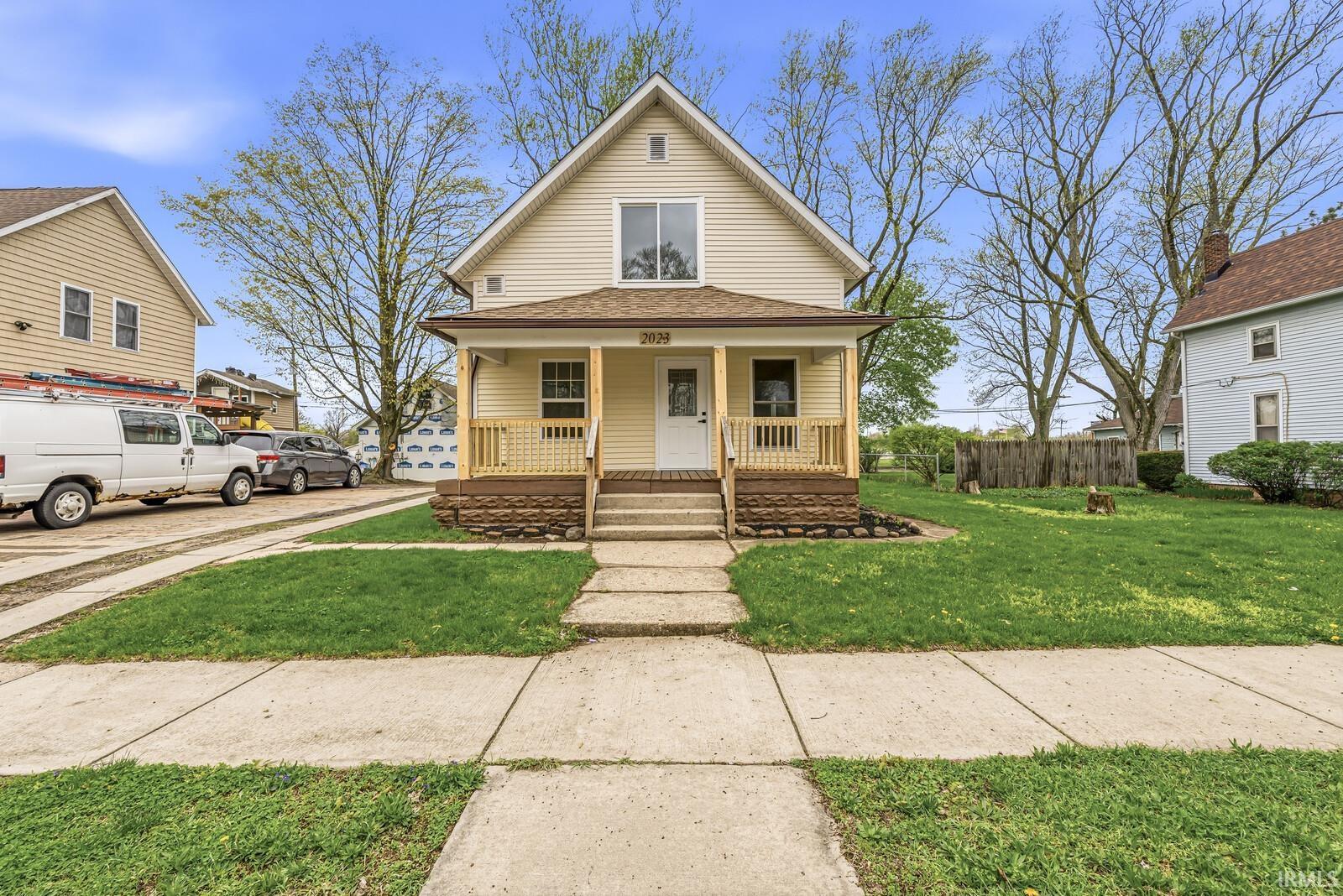 2023 Prairie Street Elkhart, IN 46516 - Photo 2 of 27