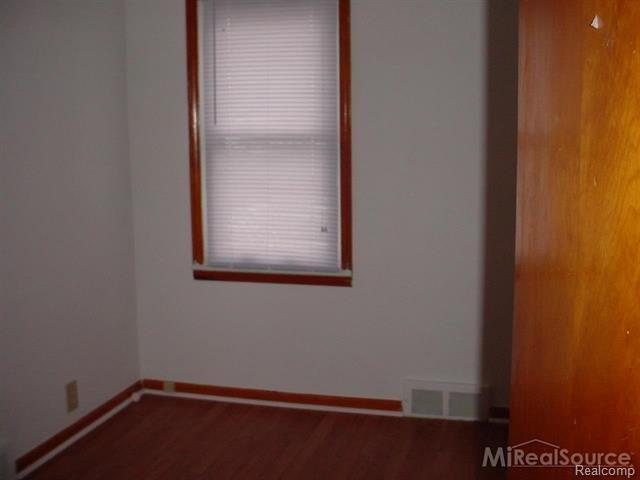 15827 Stephens Road Eastpointe, MI 48021 - Photo 5 of 15 5.JPG