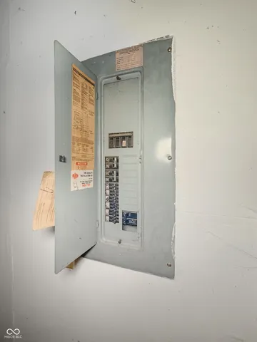 $229,700 | 819 Bremerton Drive, Indianapolis, IN 46229