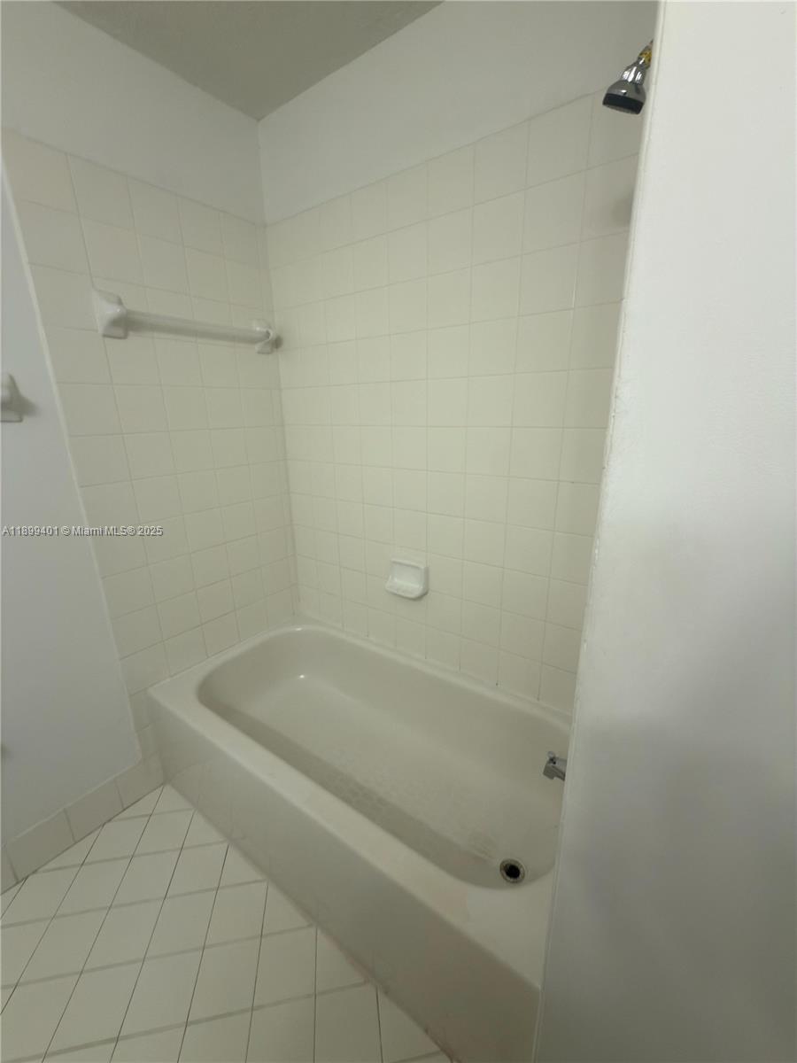 930 Northeast 34th Avenue, Unit 201 Homestead, FL 33033 - Photo 10 of 26 a bathroom with a bathtub