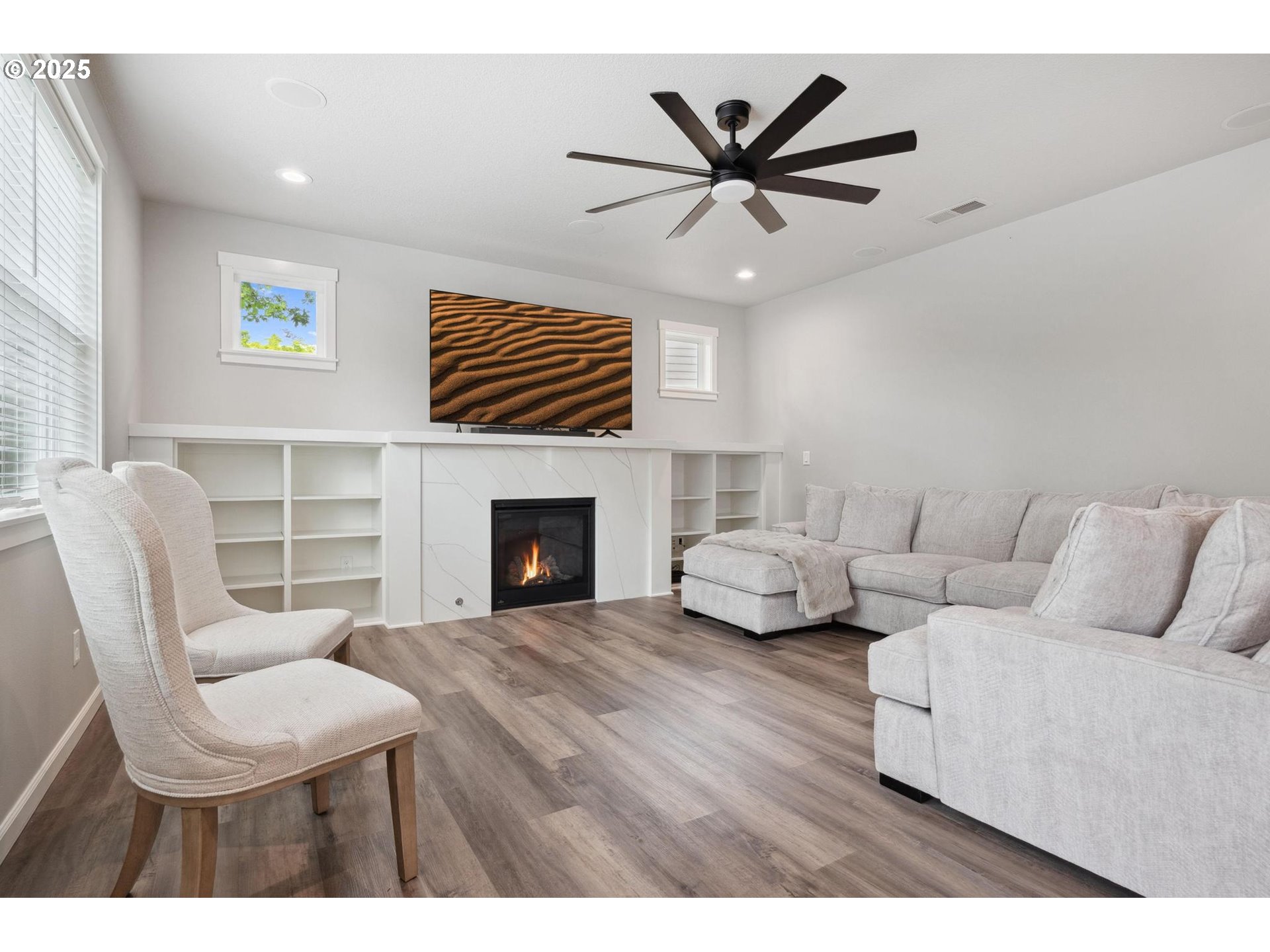 20165 Canyon Ridge Drive Oregon City, OR 97045 - Photo 16 of 48 Living Room