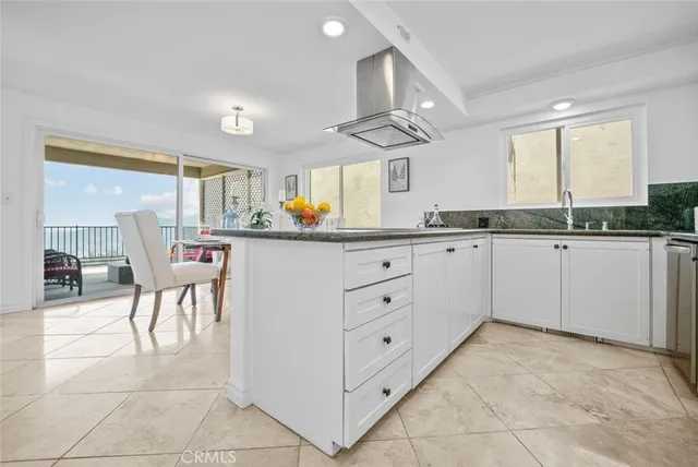 $880,000 | 2102 La Canada Crest Drive, Unit B, La Canada Flintridge, CA 91011