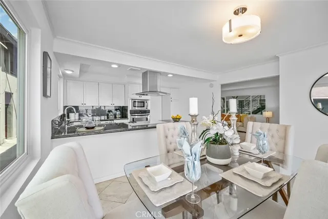 $880,000 | 2102 La Canada Crest Drive, Unit B, La Canada Flintridge, CA 91011