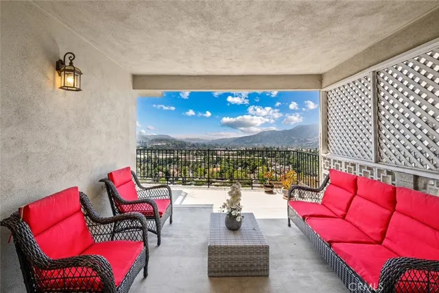 $880,000 | 2102 La Canada Crest Drive, Unit B, La Canada Flintridge, CA 91011