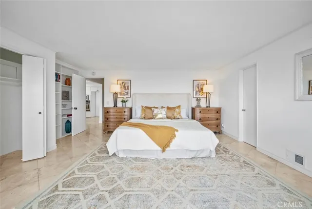 $880,000 | 2102 La Canada Crest Drive, Unit B, La Canada Flintridge, CA 91011