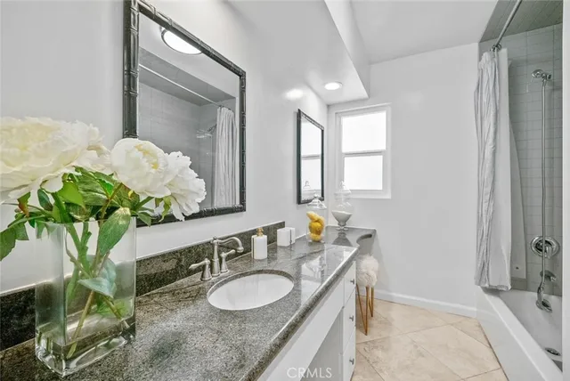 $880,000 | 2102 La Canada Crest Drive, Unit B, La Canada Flintridge, CA 91011