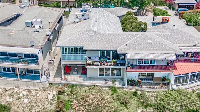 $880,000 | 2102 La Canada Crest Drive, Unit B, La Canada Flintridge, CA 91011