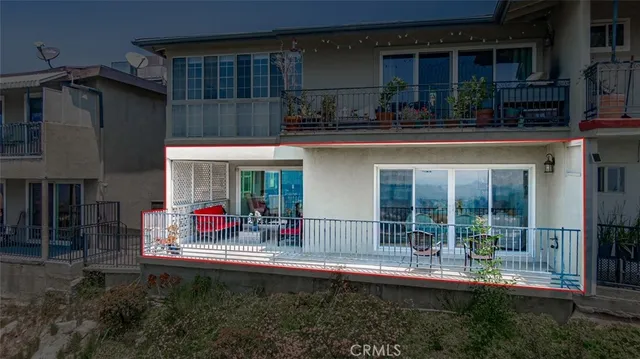 $880,000 | 2102 La Canada Crest Drive, Unit B, La Canada Flintridge, CA 91011