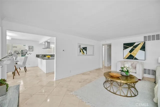 $880,000 | 2102 La Canada Crest Drive, Unit B, La Canada Flintridge, CA 91011