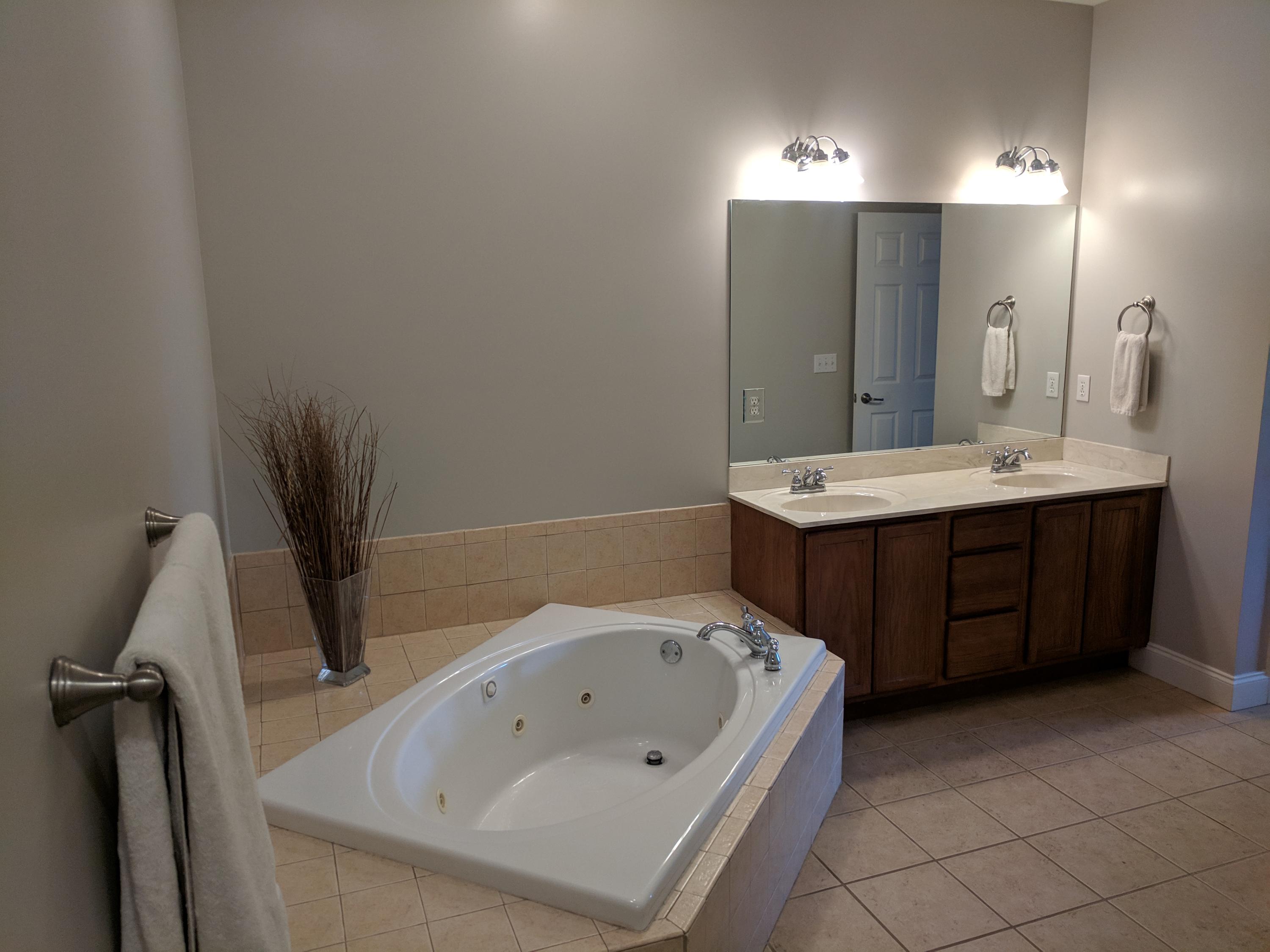 4284 Pea Ridge Road Maryville, TN 37804 - Photo 12 of 23 4 Piece En Suite Bathroom 4284 Pea Ridge