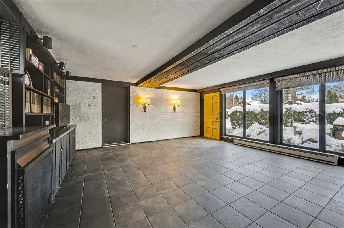 900 Sheridan Road Wilmette, IL 60091 - Photo 19 of 31 a view of an empty room with a window