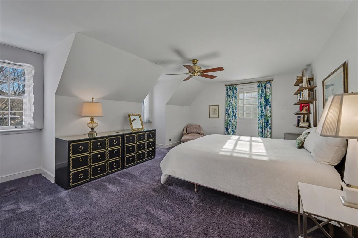 900 Sheridan Road Wilmette, IL 60091 - Photo 22 of 31 a bed room with a bed and a dresser