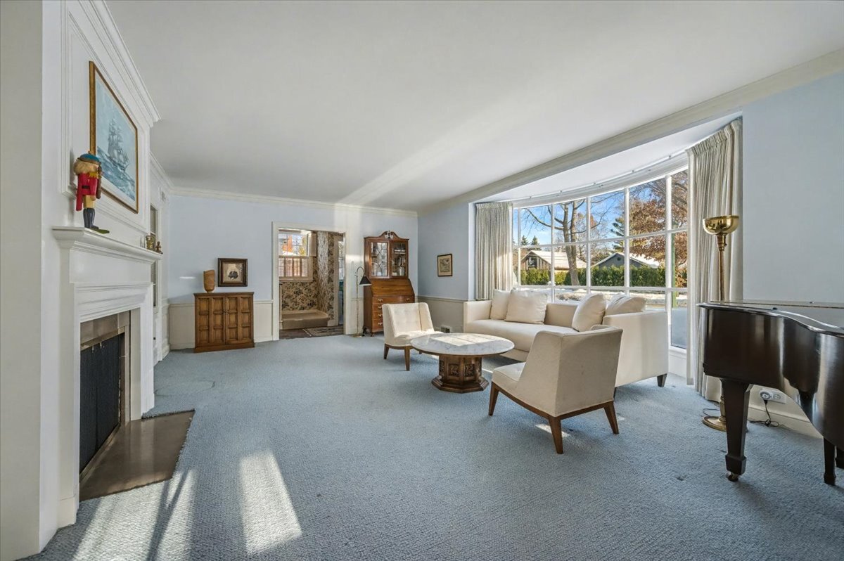 900 Sheridan Road Wilmette, IL 60091 - Photo 10 of 31 a living room with furniture and a fireplace
