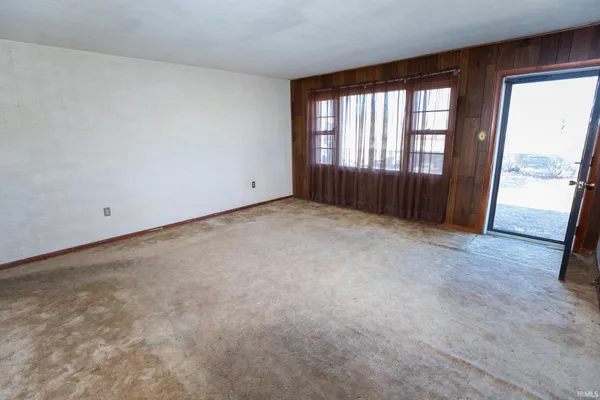 $170,000 | 29 Highway 10, Bourbon, IN 46504