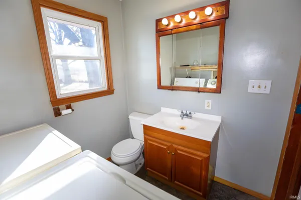 $170,000 | 29 Highway 10, Bourbon, IN 46504