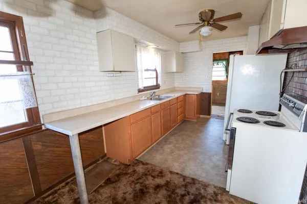 $170,000 | 29 Highway 10, Bourbon, IN 46504