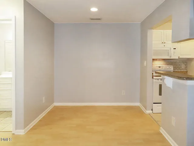 $1,695 | 1003 Kingswood Drive, Unit J, Chapel Hill, NC 27517