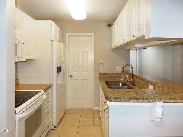 $1,695 | 1003 Kingswood Drive, Unit J, Chapel Hill, NC 27517