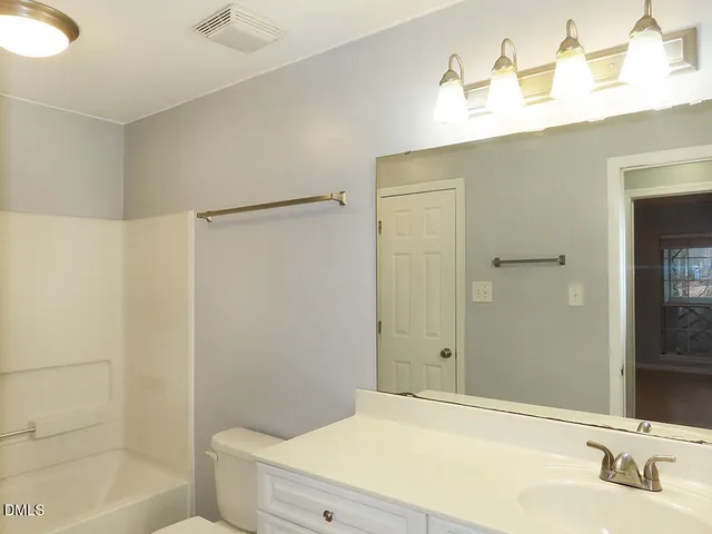 $1,695 | 1003 Kingswood Drive, Unit J, Chapel Hill, NC 27517