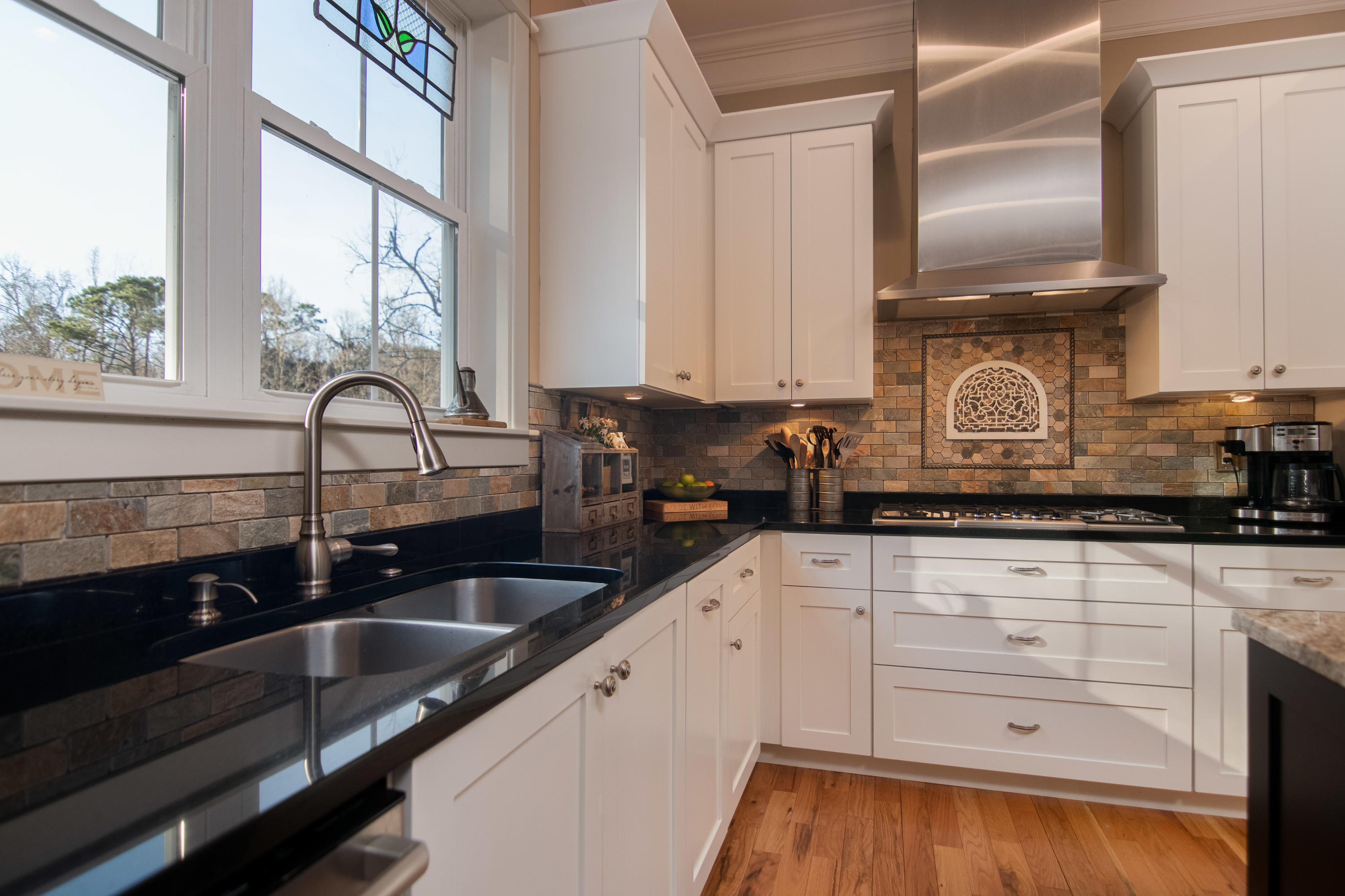 1180 Rivershore Road Charleston, SC 29492 - Photo 7 of 40 Kitchen White 42" Cabinets