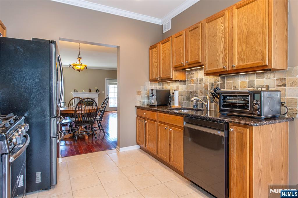 239 Terrace Lake Drive Butler, NJ 07405 - Photo 13 of 37