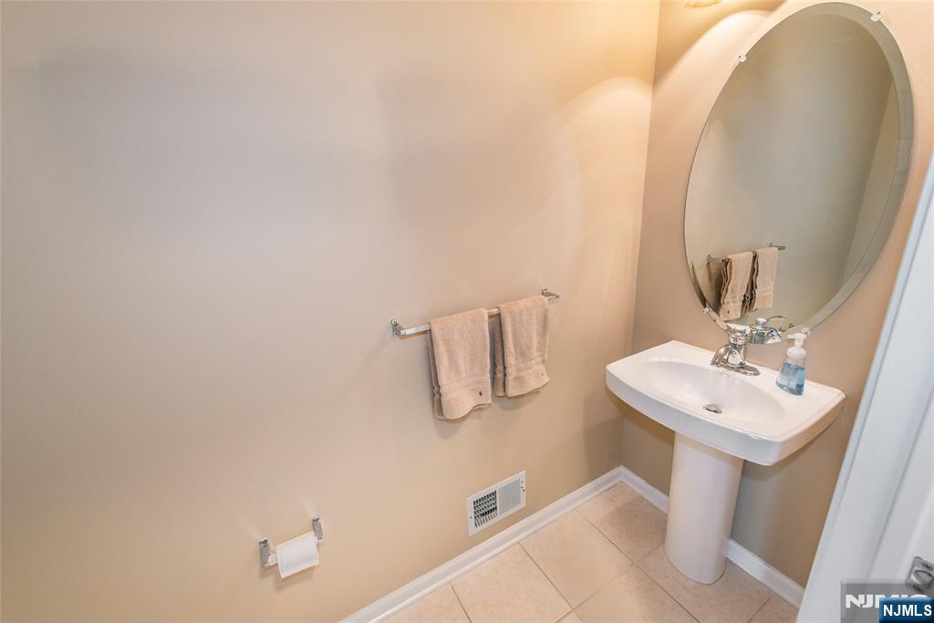 239 Terrace Lake Drive Butler, NJ 07405 - Photo 14 of 37