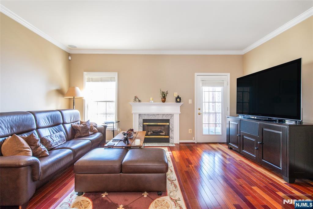 239 Terrace Lake Drive Butler, NJ 07405 - Photo 4 of 37