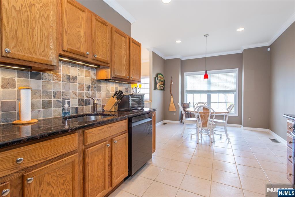 239 Terrace Lake Drive Butler, NJ 07405 - Photo 8 of 37