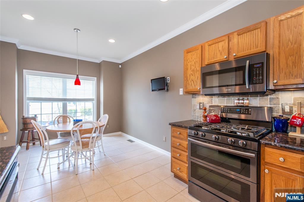 239 Terrace Lake Drive Butler, NJ 07405 - Photo 9 of 37