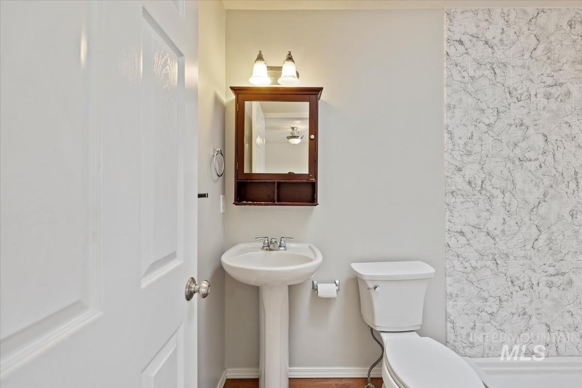 612 Goshawk Avenue Middleton, ID 83644 - Photo 20 of 36 Bathroom with toilet and a shower