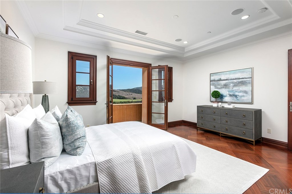 32 Boulder View Irvine, CA 92603 - Photo 38 of 73 a bedroom with a large bed and window