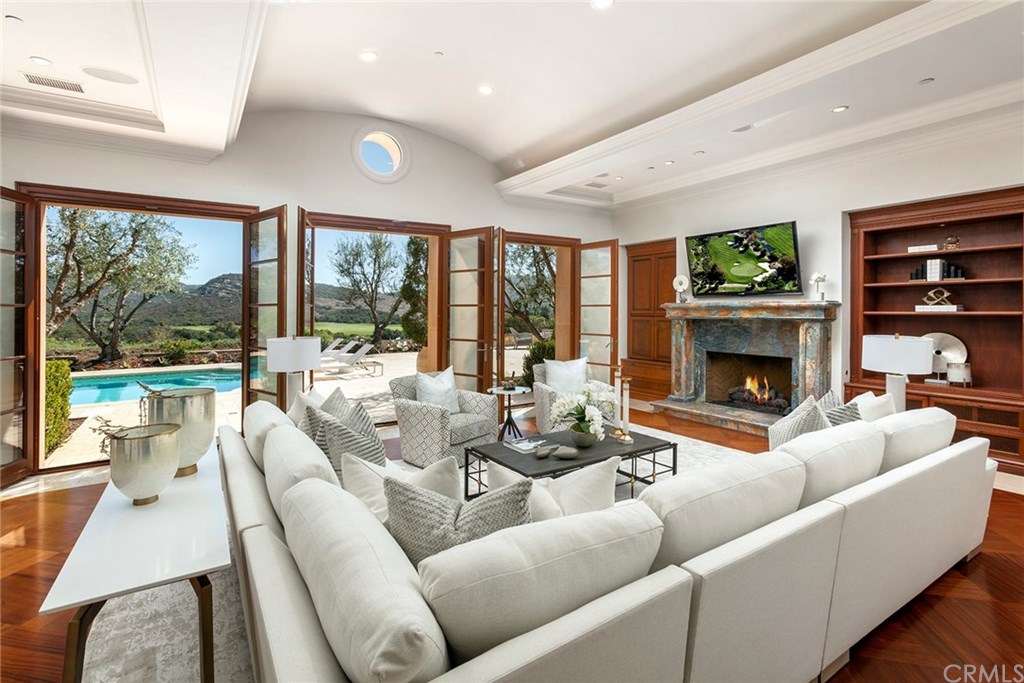 32 Boulder View Irvine, CA 92603 - Photo 10 of 73